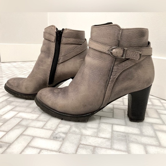 ITALIAN GREY LEATHER BOOTS - Size 7 1/2 (38 1/2) - Picture 2 of 13